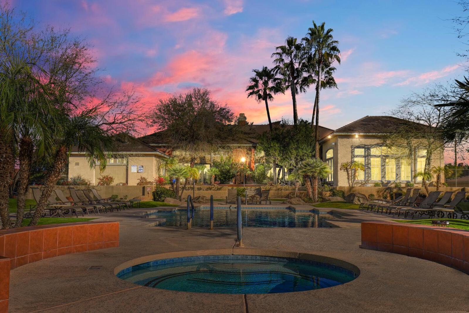 Red Rox Resort-style Pool & Hot Tub Apartment Phoenix