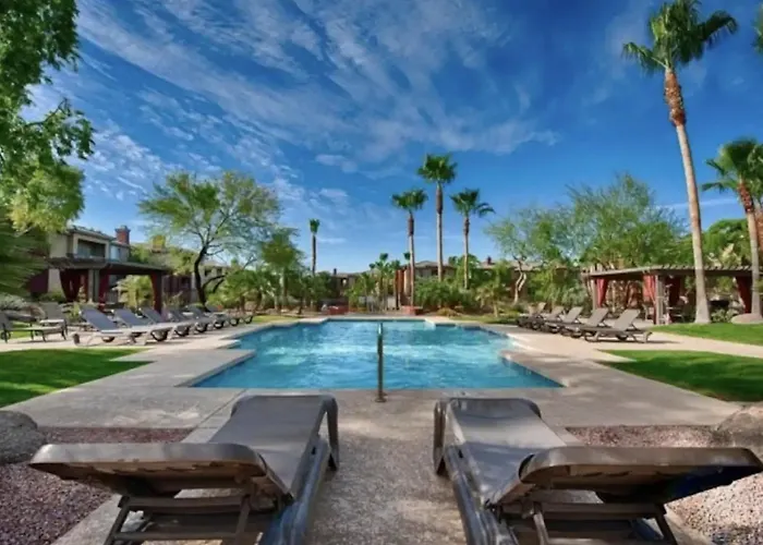 Red Rox Resort-Style Pool & Hot Tub